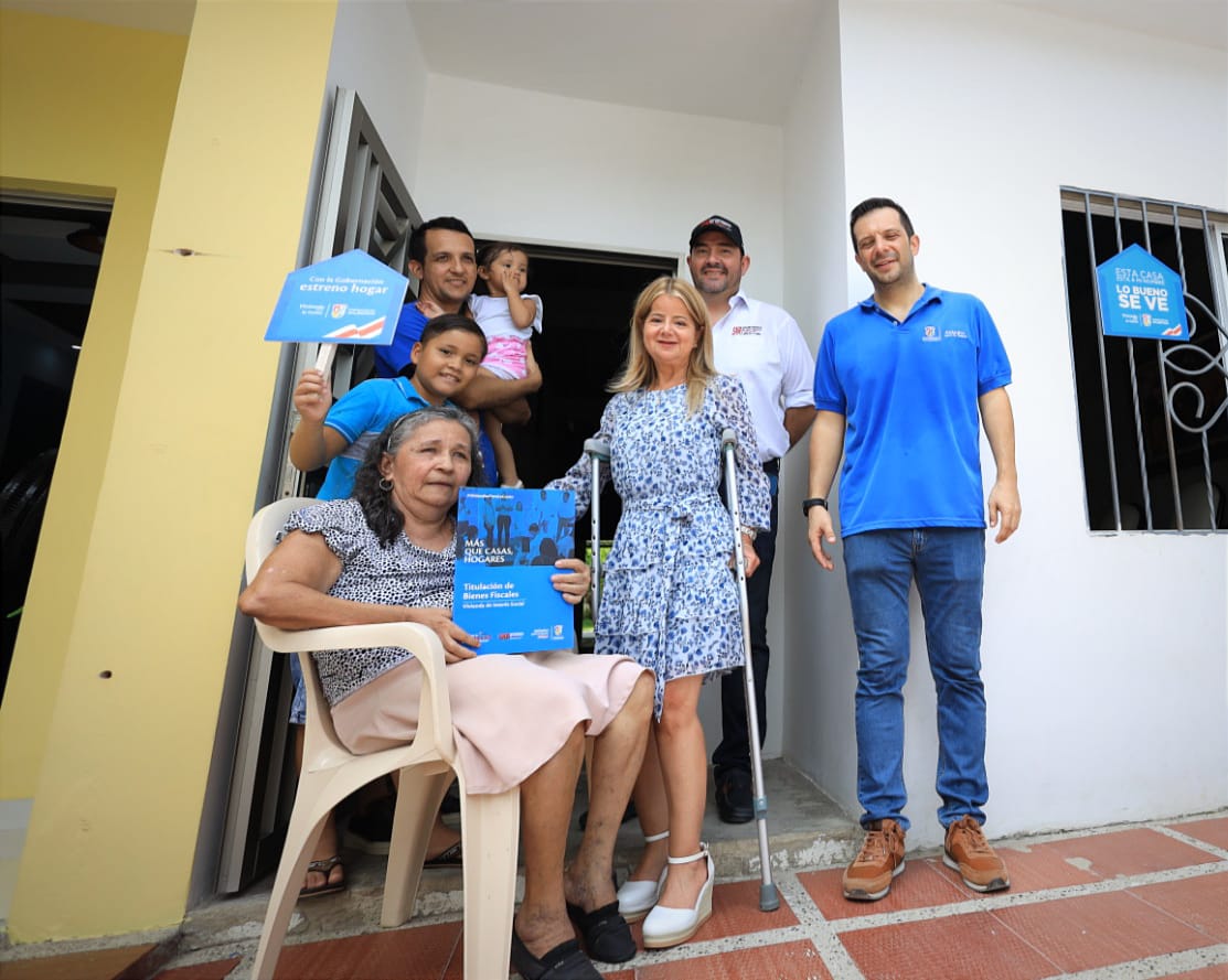 Gobernadora del Atlántico entregó 169 títulos de vivienda a familias de Sabanagrande