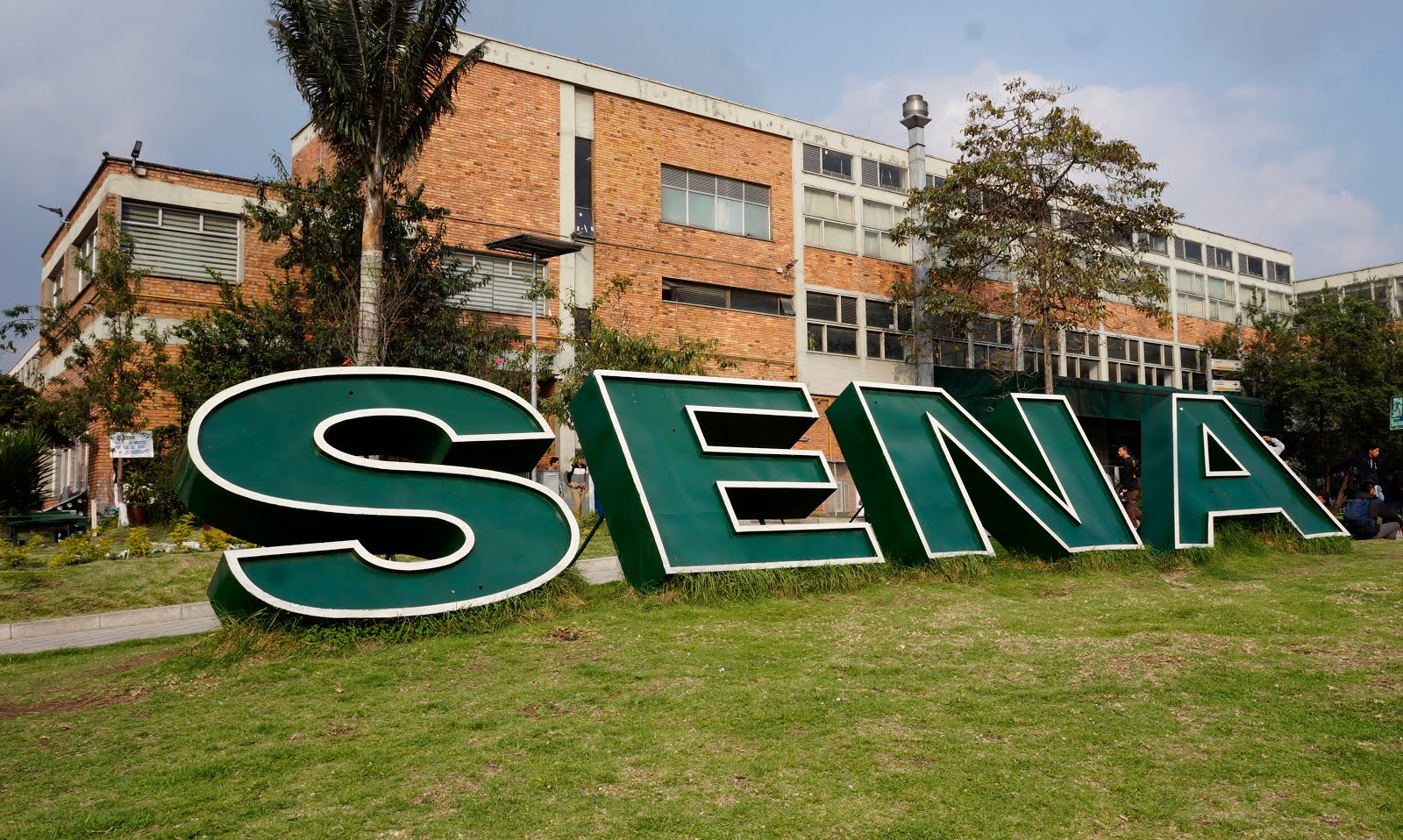 El Servicio Nacional de Aprendizaje SENA se acoge al día cívico decretado por el presidente de Gustavo Petro