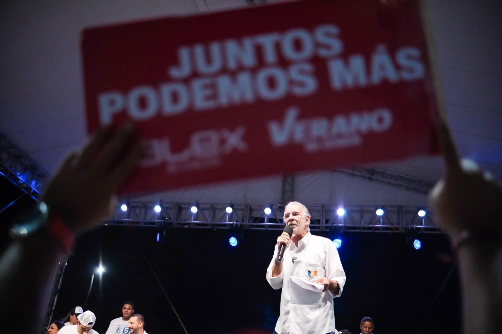 Multitudinario apoyo a Eduardo Verano en la Plaza de la Paz de Barranquilla