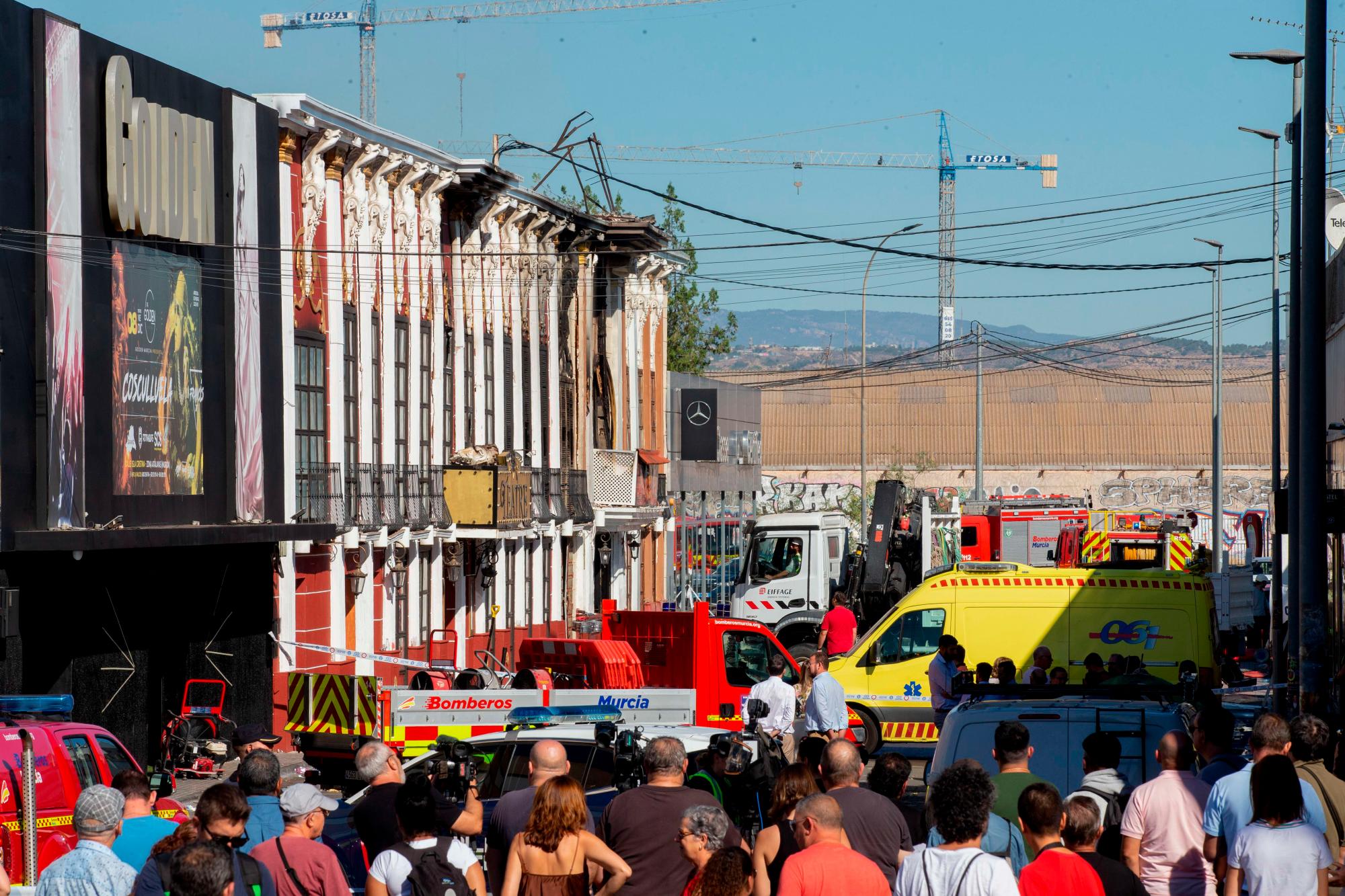 Dueño de discoteca incendiada en España dice que no fue notificado de la orden de cierre