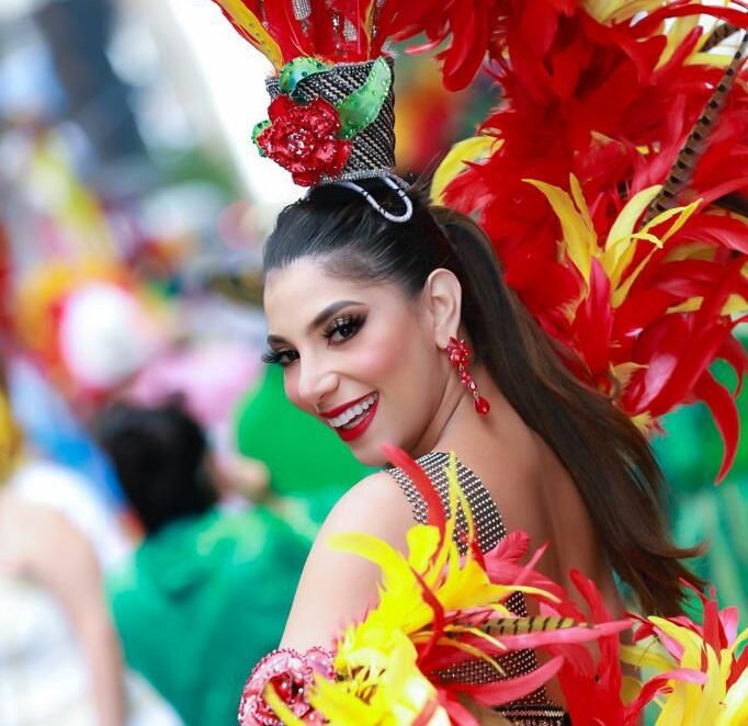 Con “Ilusión Caribe” Natalya Ruíz, Reina del Carnaval de la 44 deslumbró por primera vez en la historia en el Desfile de La Hispanidad en Nueva York