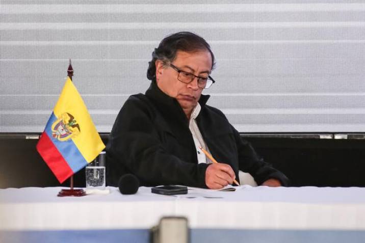 Gustavo Petro dice que no impulsará una asamblea constituyente para hacerse reelegir en Colombia
