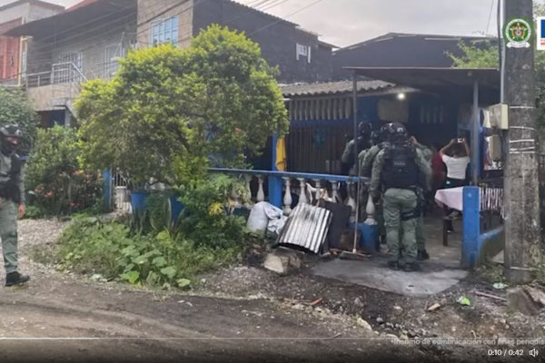 Detienen en Santander a cuatro miembros de una banda que envía armas y drogas a Ecuador
