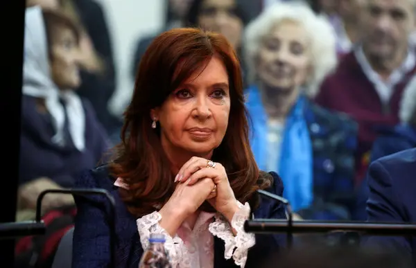 Cristina Fernández acusa a la Justicia argentina de favorecer a Macri