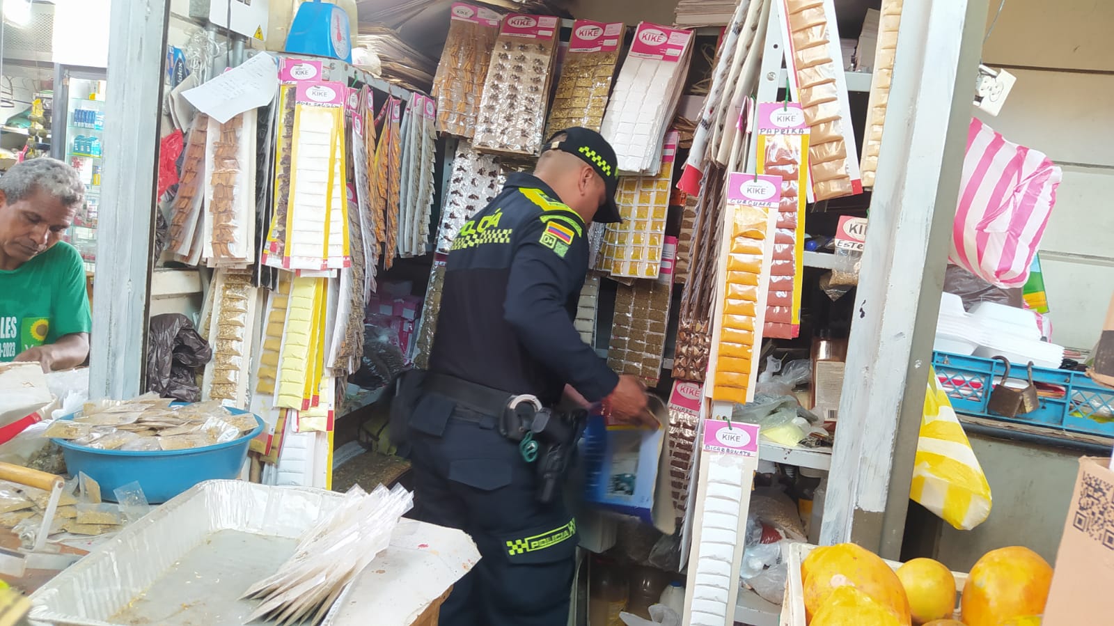 Empiezan los controles de la policía metropolitana de Barranquilla contra la compra y venta ilegal de pólvora