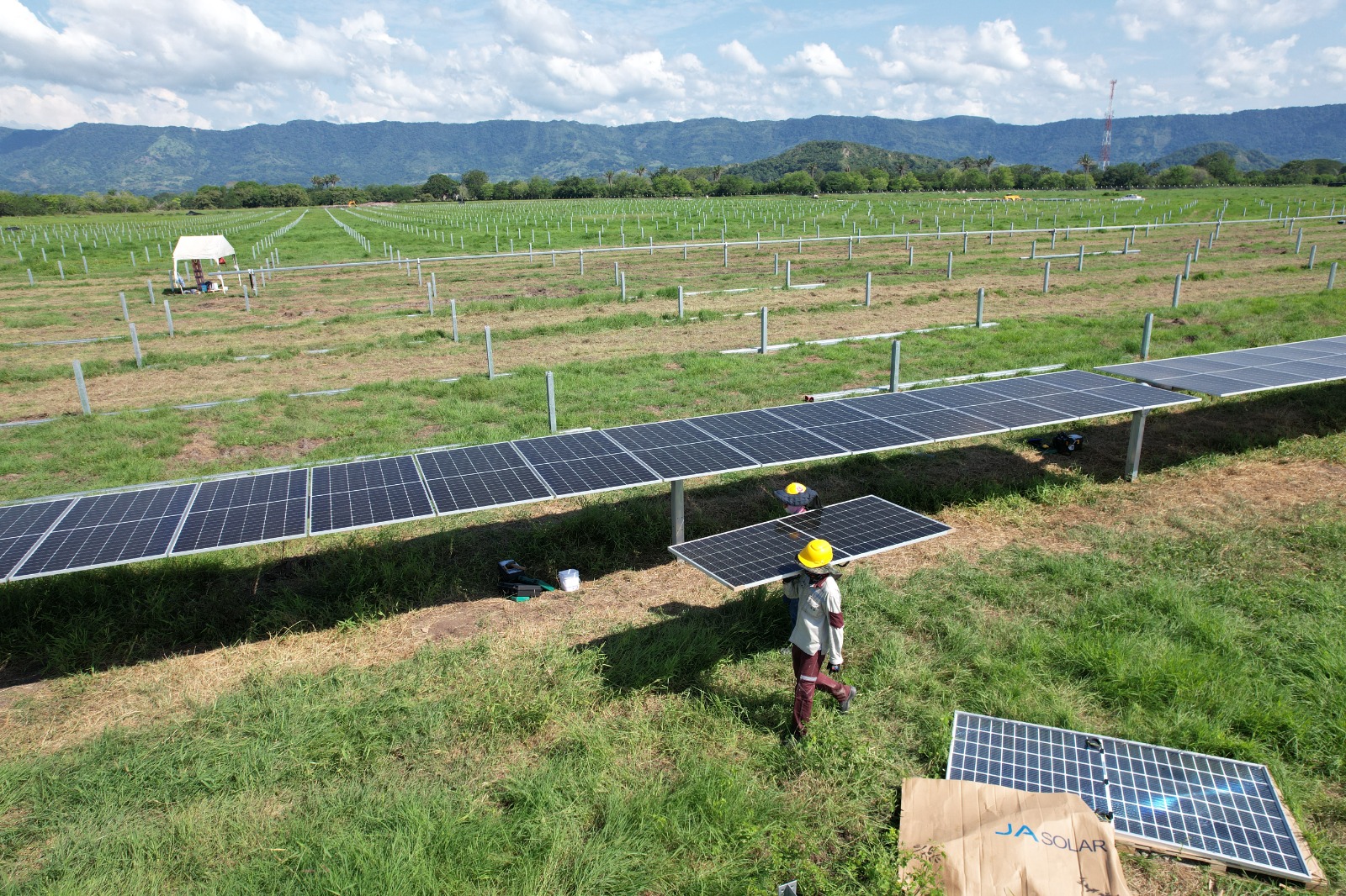 EPM instaló los primeros paneles solares en el parque solar fotovoltaico Tepuy
