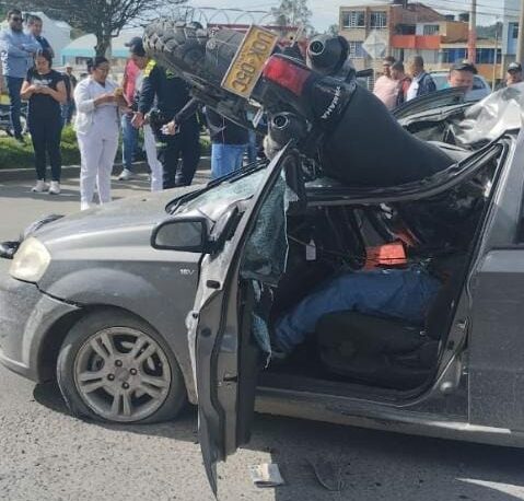 Un fuerte choque ocurrido en Chiquinquirá, Boyacá, dejó como saldo dos personas muertas