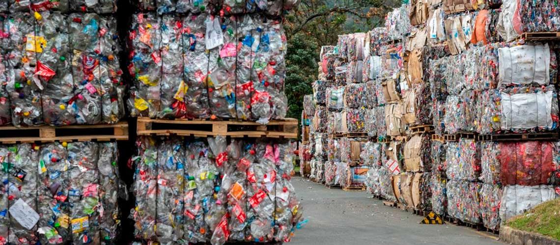 Colombia firma pacto para sacar del mercado 14 tipos de productos plásticos de un solo uso