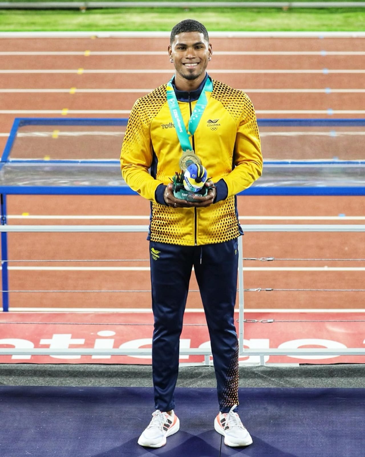 Arnovis Dalmero brilla con la Medalla de Oro en salto largo de los Juegos Panamericanos