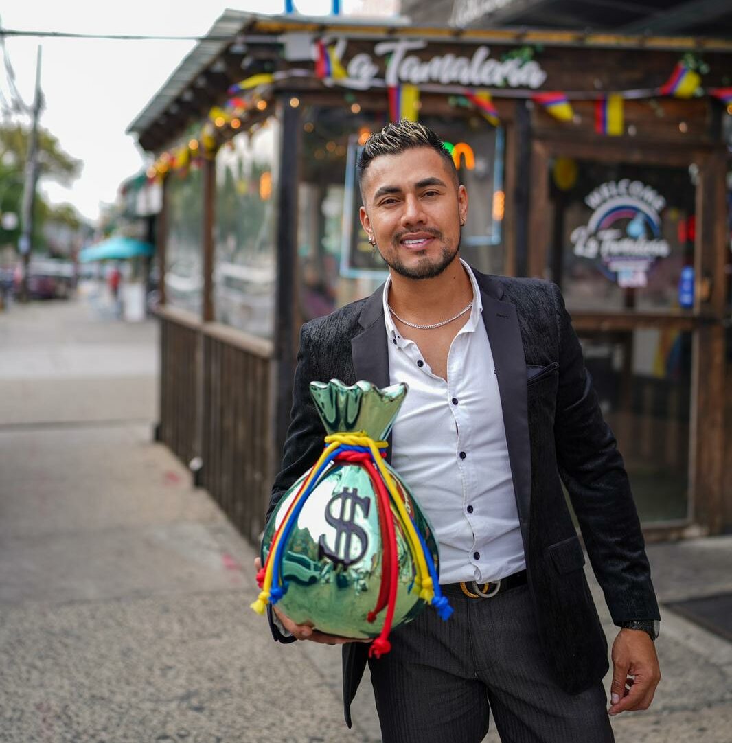 Alejandro Martín: un visionario colombiano que lleva el sabor de Colombia a las calles de los Estados Unidos con “la tamalería”