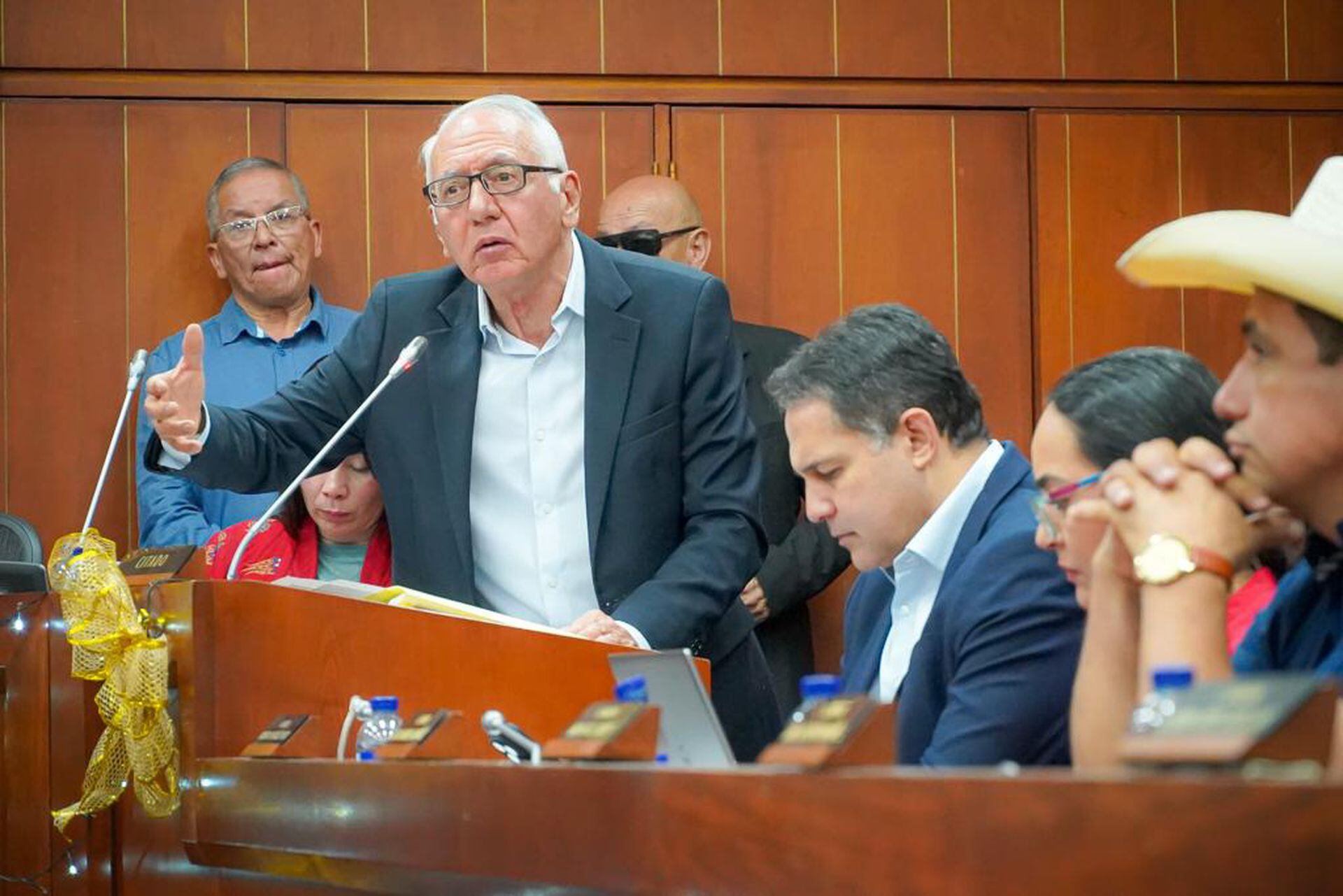 Los partidos de oposición Centro Democrático y Cambio Radical citan a moción de censura al Ministro de Salud Guillermo Jaramillo