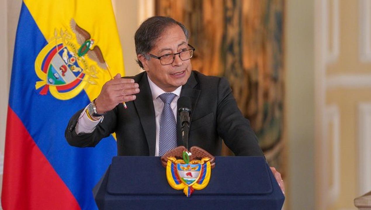 Presidente Gustavo Petro advierte sobre colapso inminente de las finanzas del Estado y denuncia sabotaje a la reforma de salud