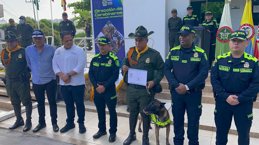 Entregan Medalla de Honor a Oker, el canino antipólvora de la Policía Bolívar