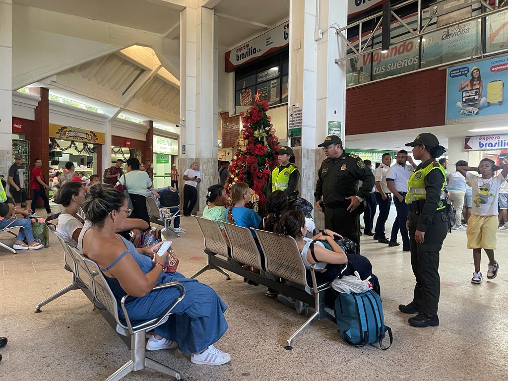 Policía Metropolitana de Barranquilla, se toma el Terminal de Transporte de la Ciudad, brindando acompañamiento a los viajeros