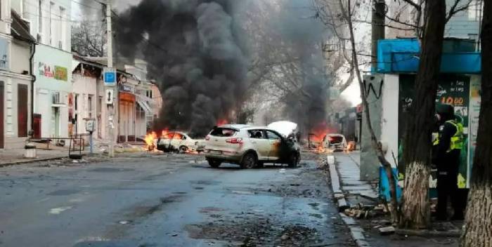 Al menos dos muertos y siete heridos tras bombardeo ruso en Jersón