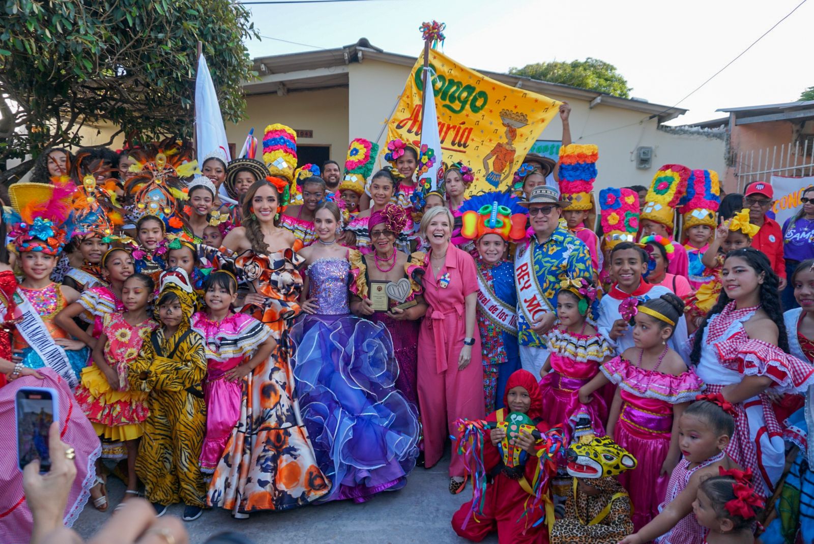 Con homenaje a la Danza Congo Infantil Alegría, los Reyes del Carnaval de los Niños izaron su bandera