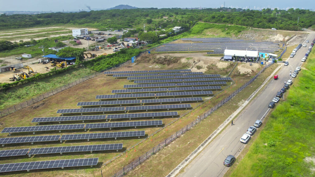 La Universidad Tecnológica de Bolívar, Promigas y Surtigas, pusieron en operación la granja solar universitaria más grande del país