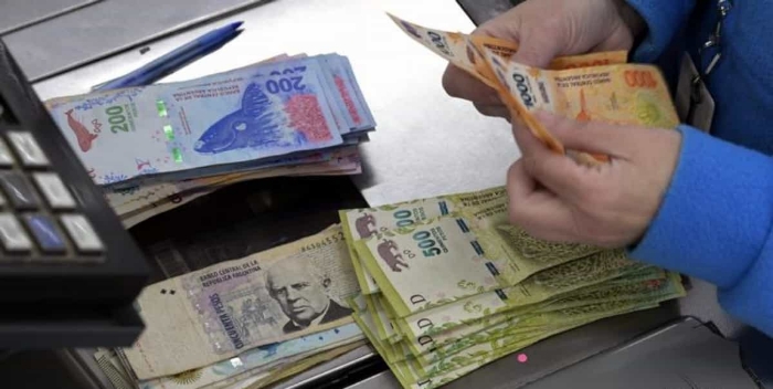 Argentina hace una fuerte corrección en el tipo de cambio oficial