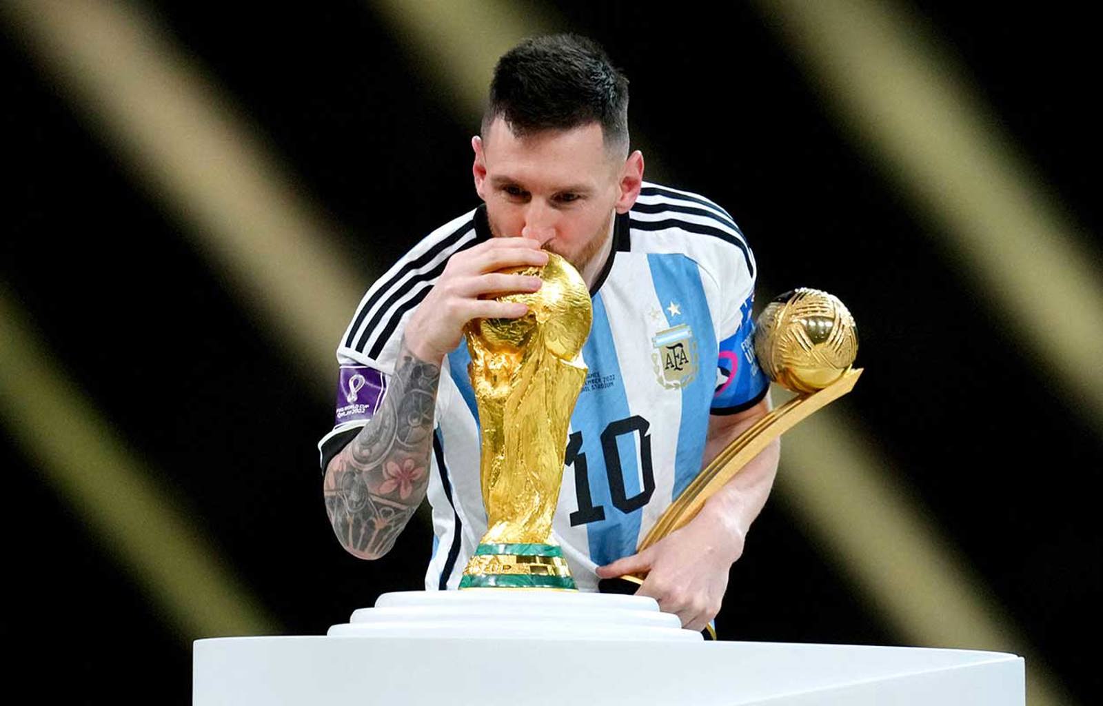 Leo Messi consolida su reinado en el World 11 de FIFPRO
