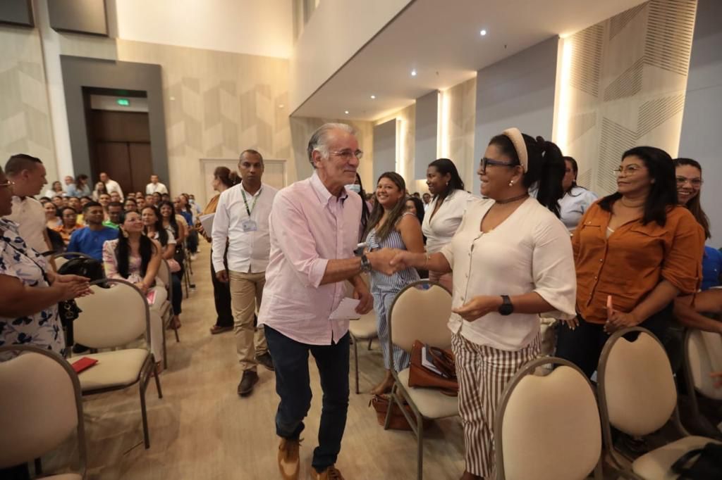 Gobernador Verano insta a nuevos docentes y directivos a liderar transformación educativa en el Atlántico tras exitoso concurso docente
