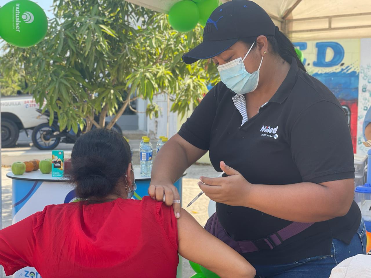Con 11.361 personas vacunadas, Barranquilla superó metas en primera jornada del año