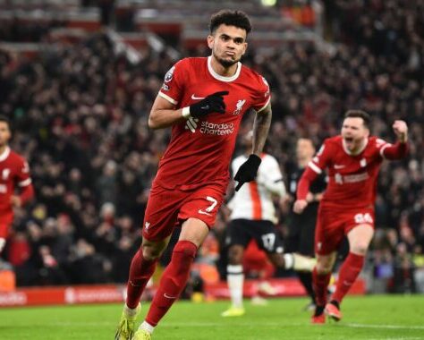 4-1. El Liverpool cubre las bajas con corazón, Luis Díaz, el mejor del partido
