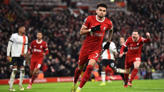 4-1. El Liverpool cubre las bajas con corazón, Luis Díaz, el mejor del partido