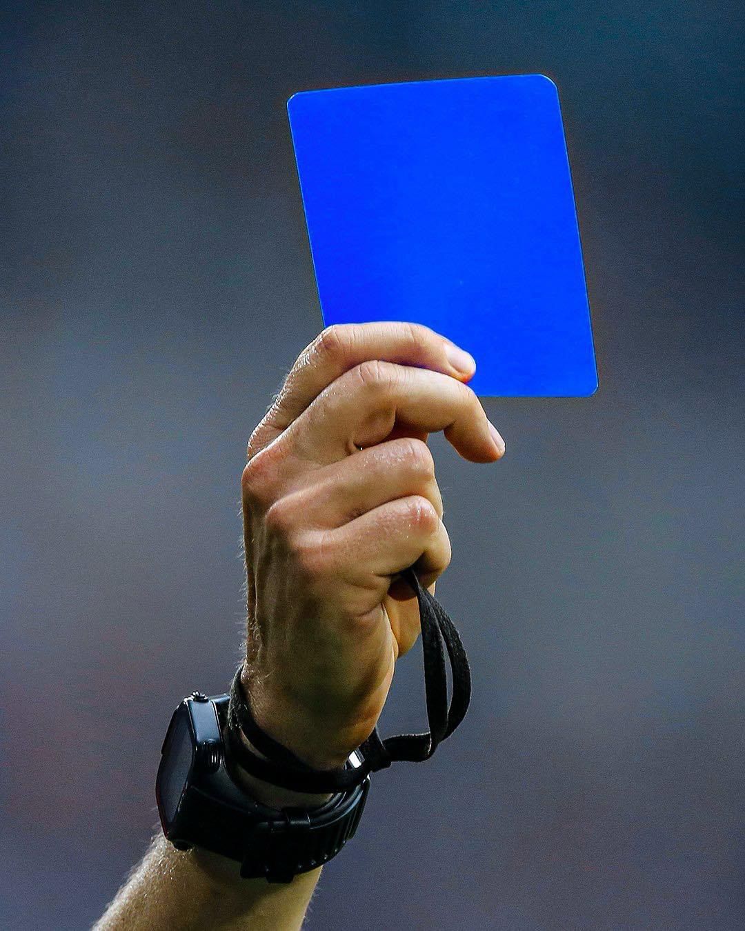 ¡Nuevo reglamento en el fútbol: Introducción de la tarjeta azul!