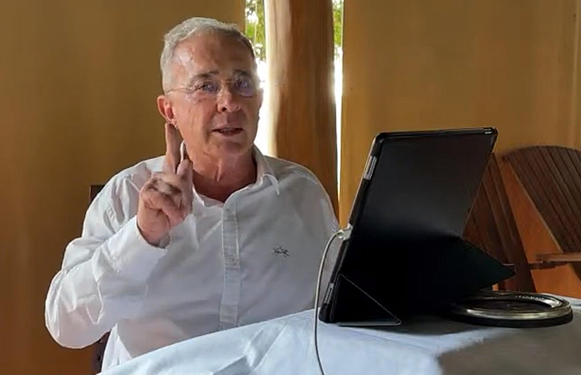 Álvaro Uribe afirma que el juicio en su contra tiene motivaciones políticas y carece de pruebas