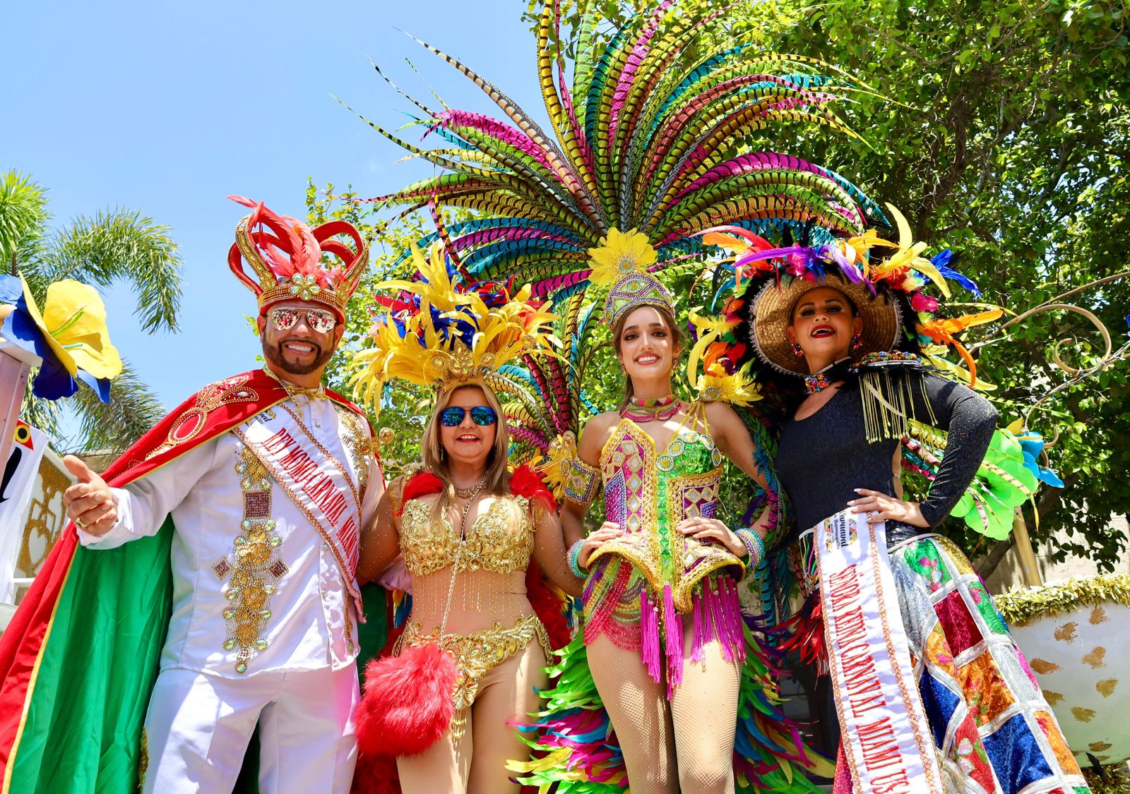 Melissa Cure y Juventino Ojito encabezaron el Desfile Principal del Carnaval en Miami