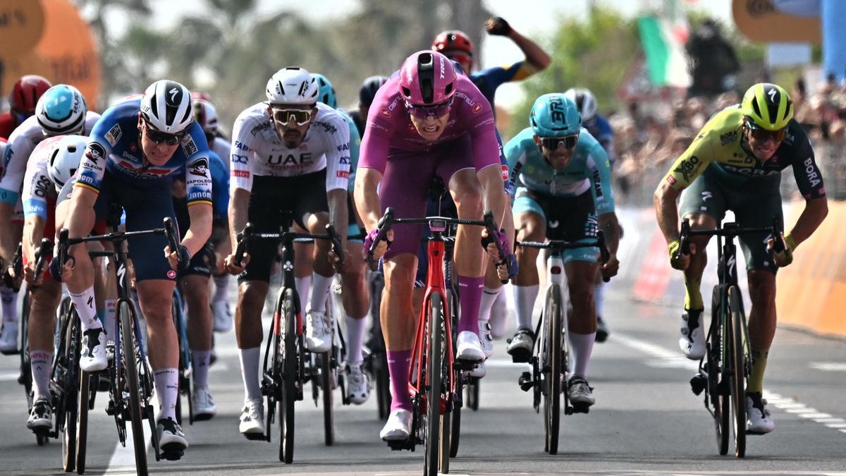 ¡Alaphilippe conquista la etapa 12 del Giro! Martínez mantiene el segundo puesto en la general