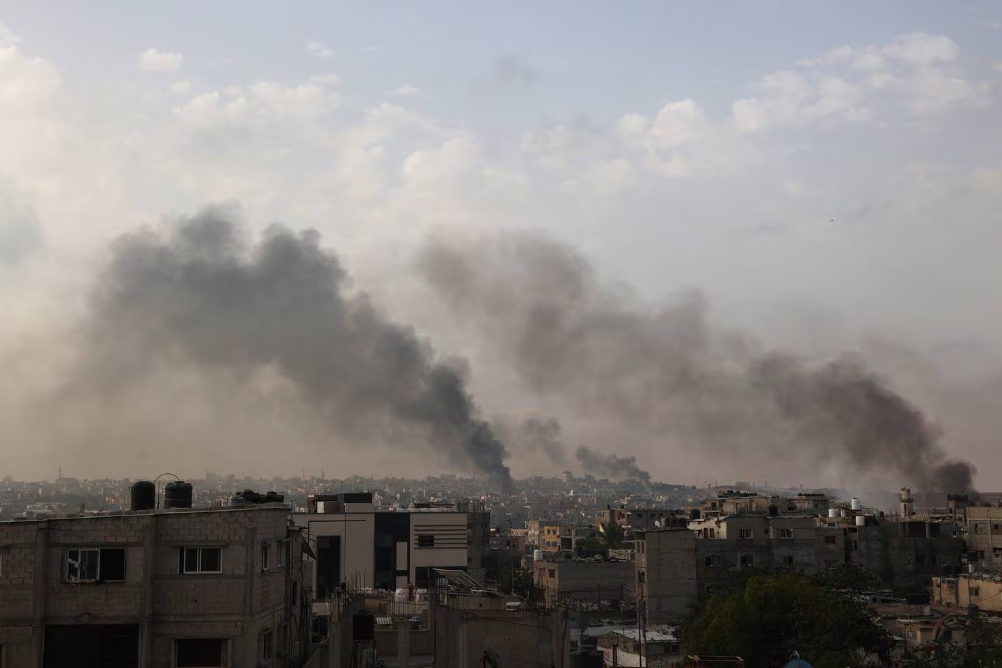 Israel niega bombardeo en zona humanitaria de Rafah