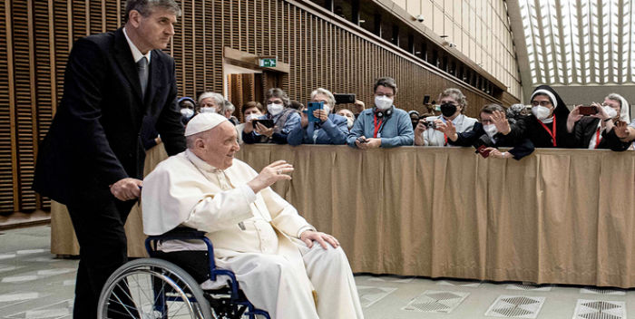 El Papa cambia de ‘mayordomo’ y le acompañará un ex operador sanitario