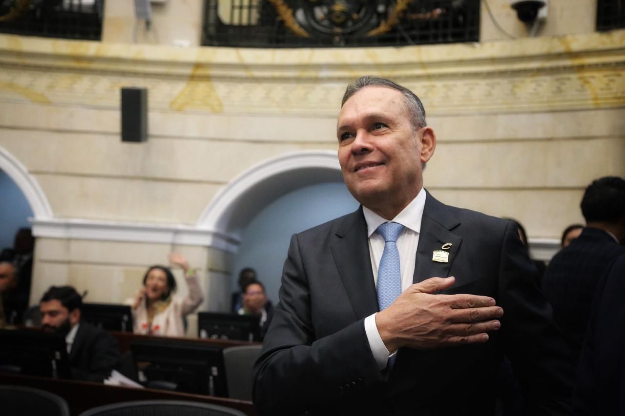 Efraín Cepeda nuevo presidente del Senado
