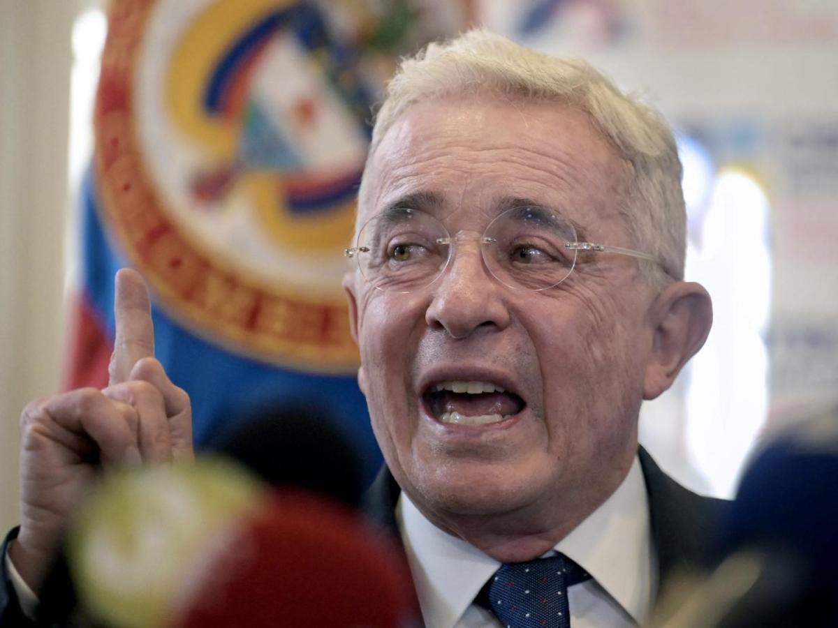 Caso de Álvaro Uribe por El Aro y La Granja entra en una nueva disputa por competencia