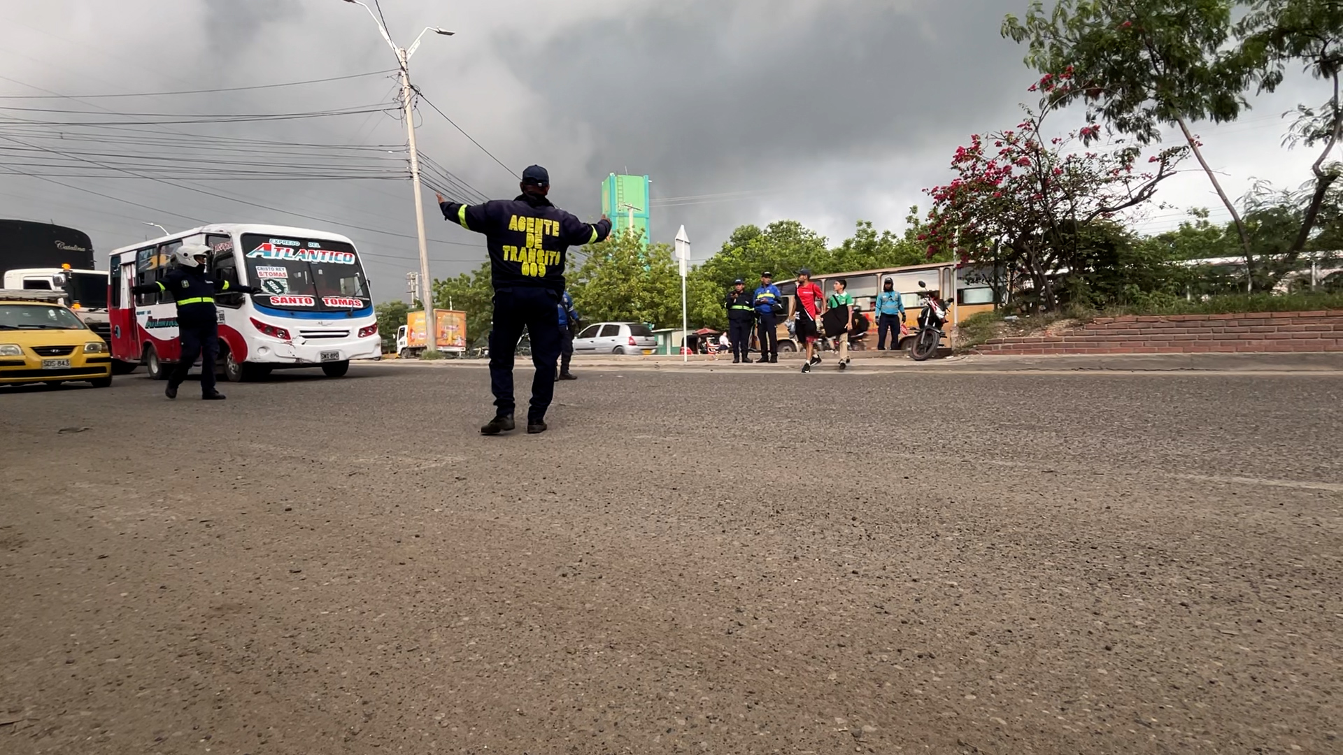 Paso seguro en la calle 30 a la altura del Inem y puente Simón Bolívar