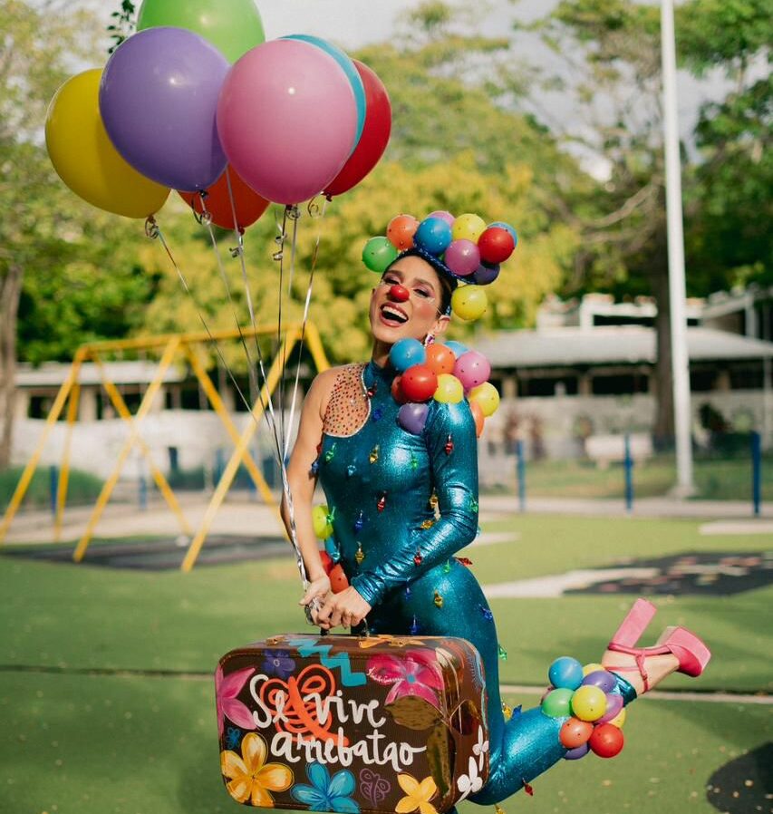 Reina del Carnaval de la 44 rinde homenaje al payaso ‘Cara Sucia’ en la celebración de Halloween