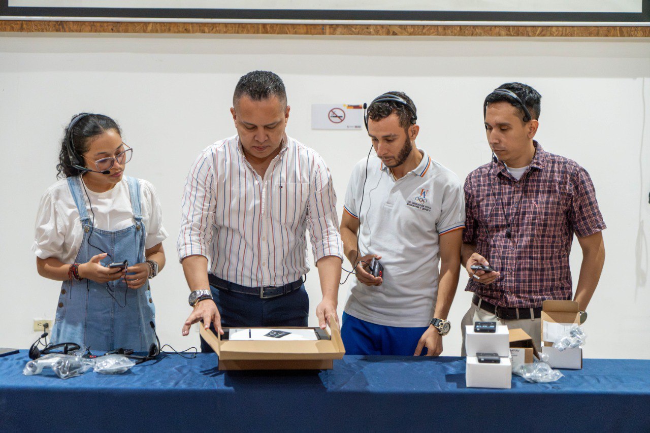 Uniatlántico implementa tecnología avanzada para estudiantes con discapacidad auditiva