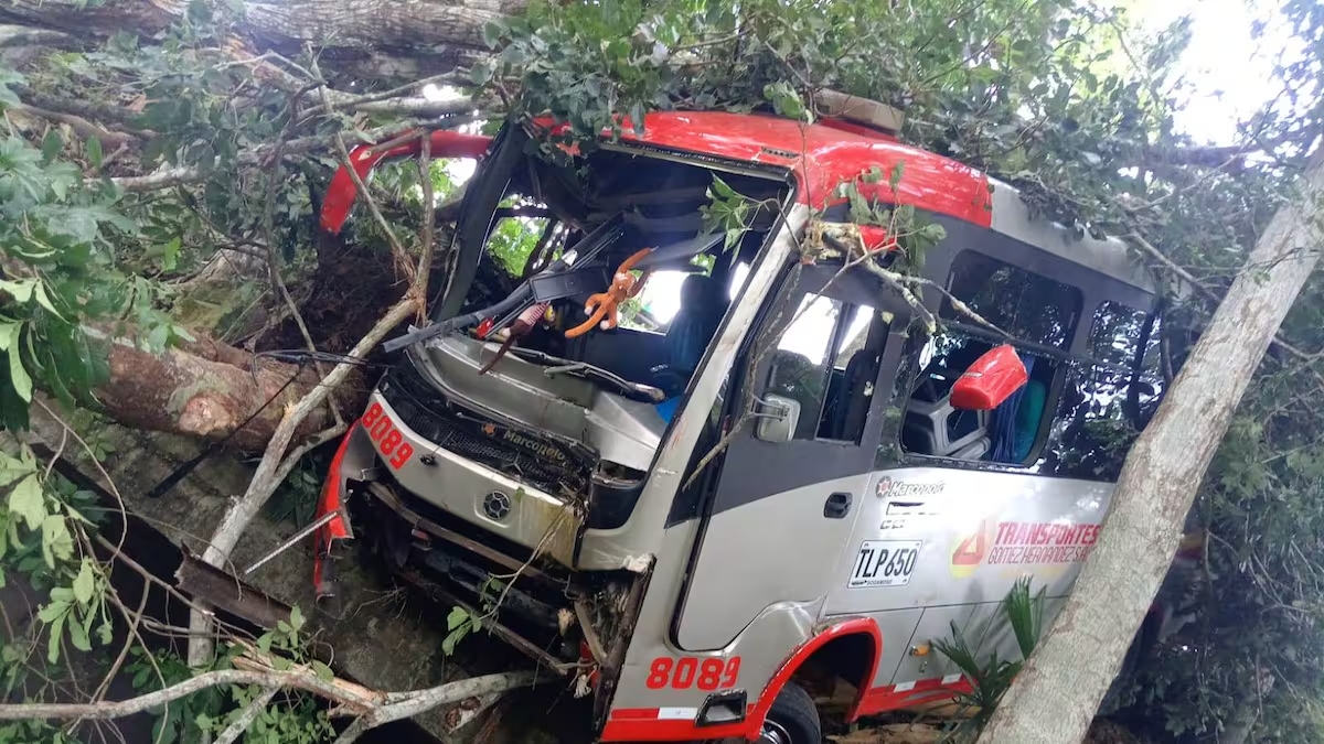 Colisión de bus de transporte público en la carretera Montería-Arboletes