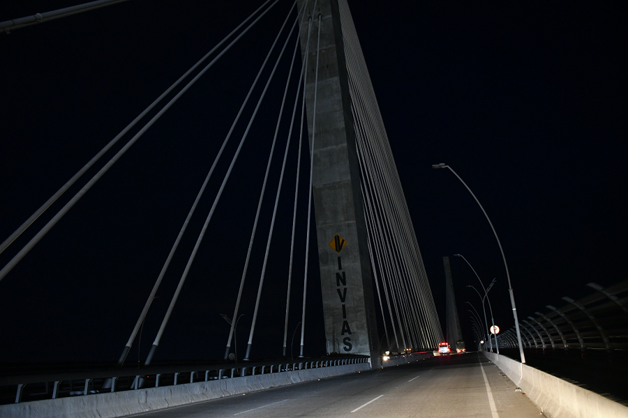 Mitad del puente Pumarejo sin luces: Invías aclara la situación