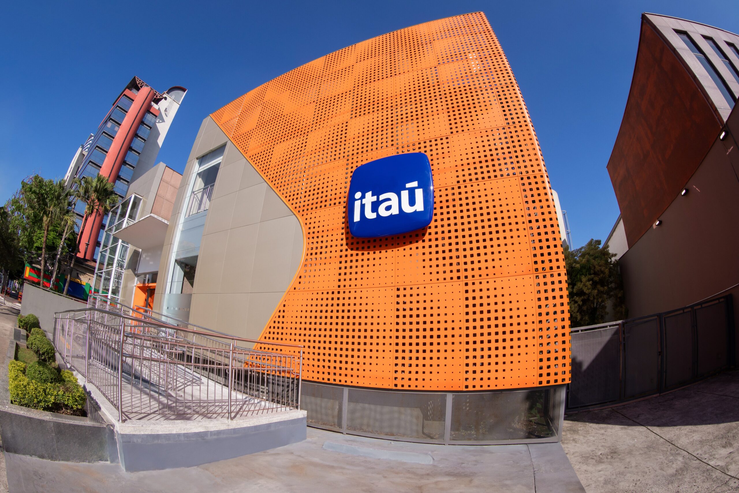 Itaú Unibanco obtiene un beneficio de R$10,7 mil millones en el tercer trimestre de 2024