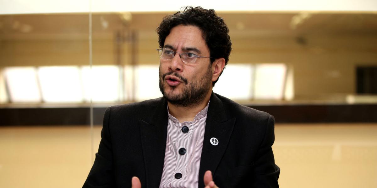 Iván Cepeda pide al presidente del Senado no entorpecer la consulta popular y apoyar reformas sociales