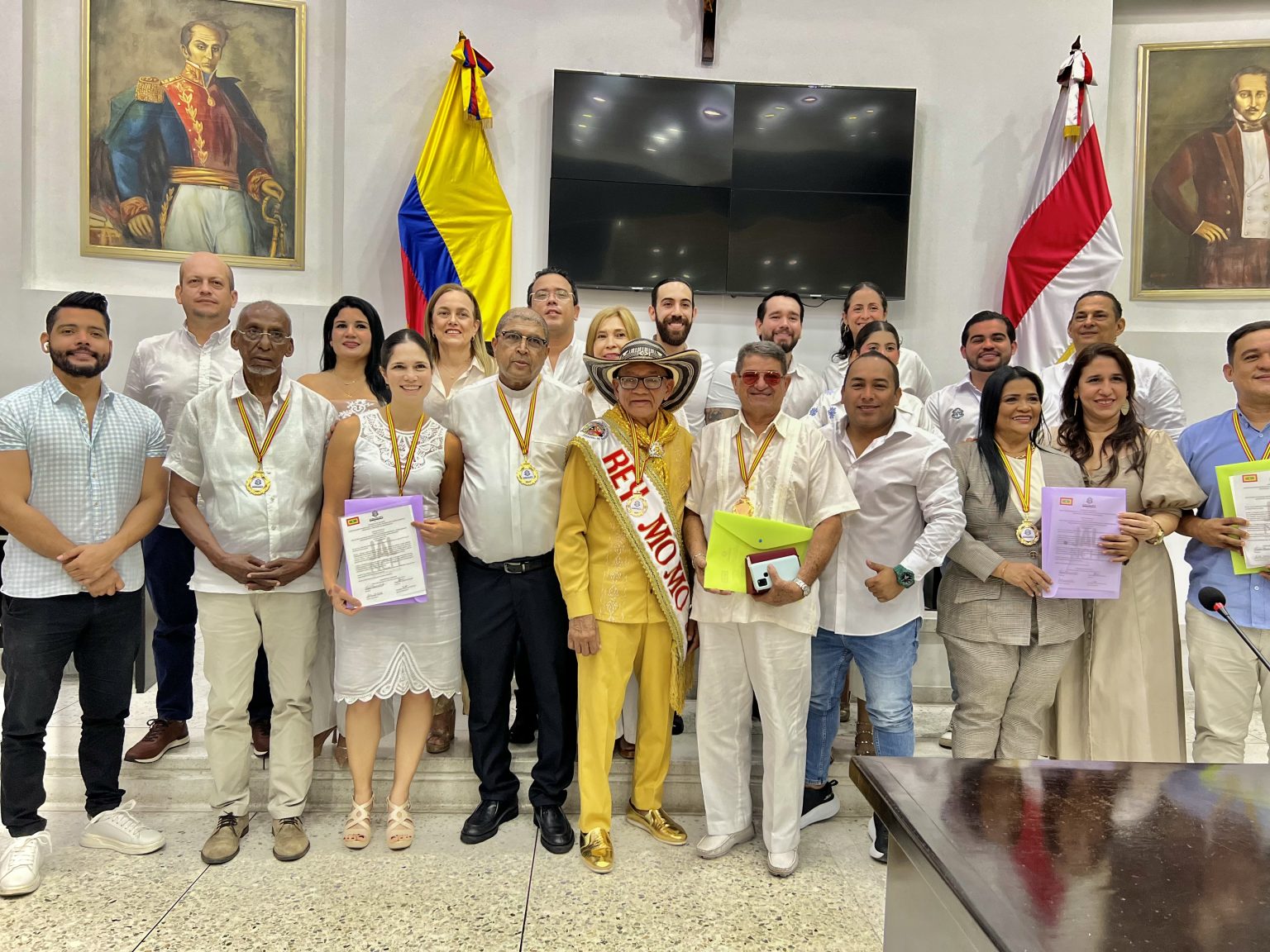 La JAL del Centro Histórico otorgó condecoración a Gabriel Marriaga, Rey Momo del Carnaval de Barranquilla 2025