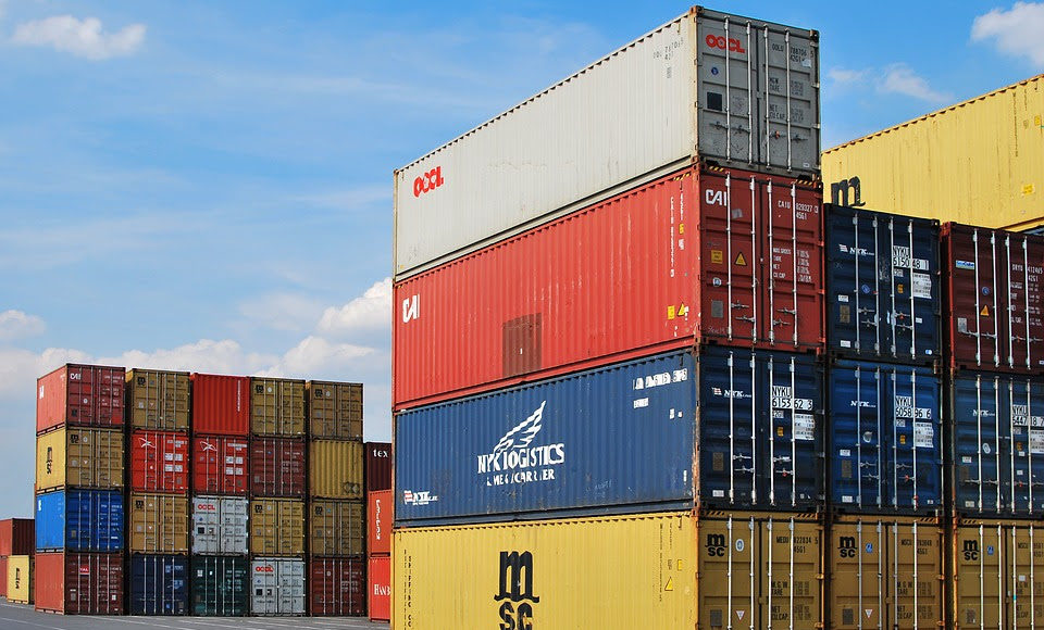 Colombia enfrenta récord histórico en déficit comercial mientras crecen alertas por la presión fiscal