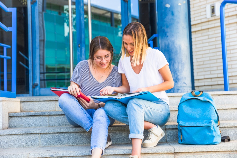 18 jóvenes de Antioquia reciben becas universitarias gracias a Generación A