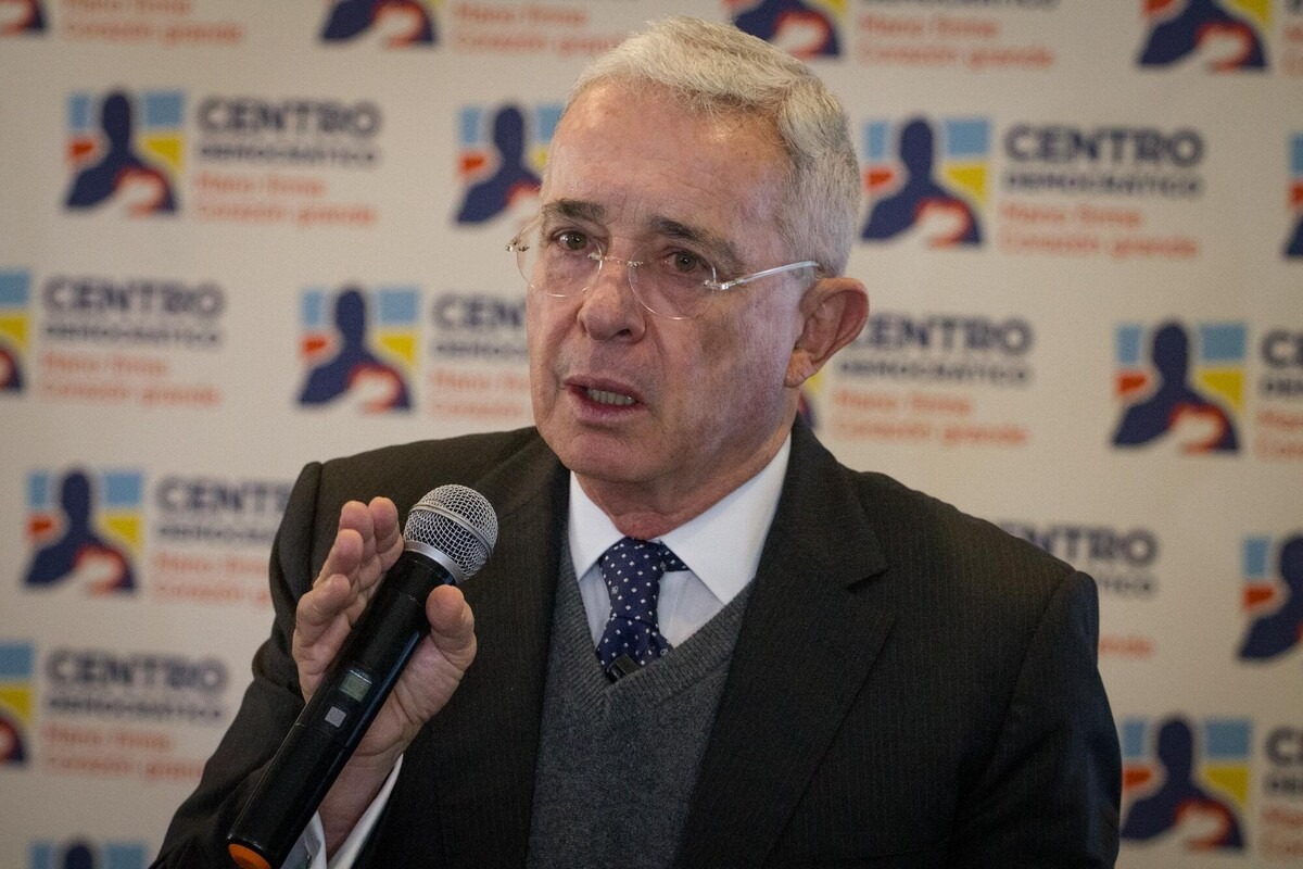 Álvaro Uribe Anuncia Reducción de Impuestos si el Centro Democrático Gana la Presidencia