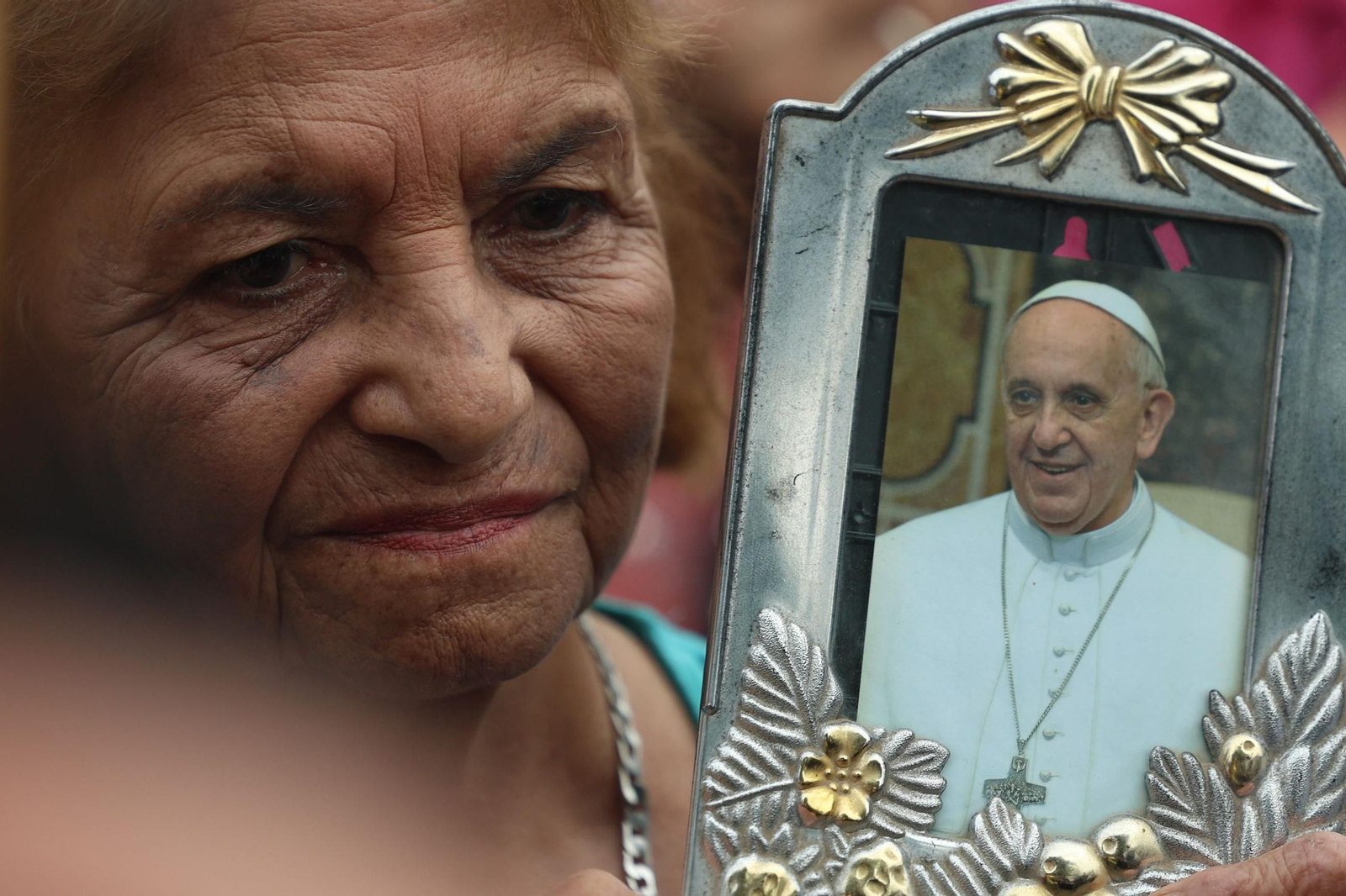 El papa Francisco muestra señales de mejoría tras su hospitalización