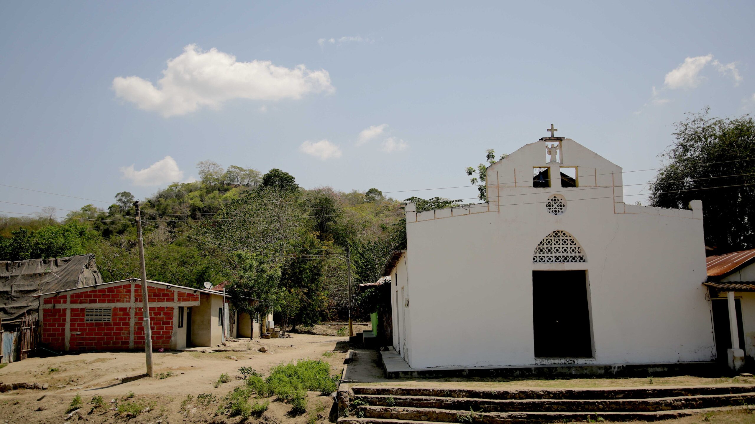 Campesinos víctimas del conflicto armado retornan a El Salado con apoyo estatal