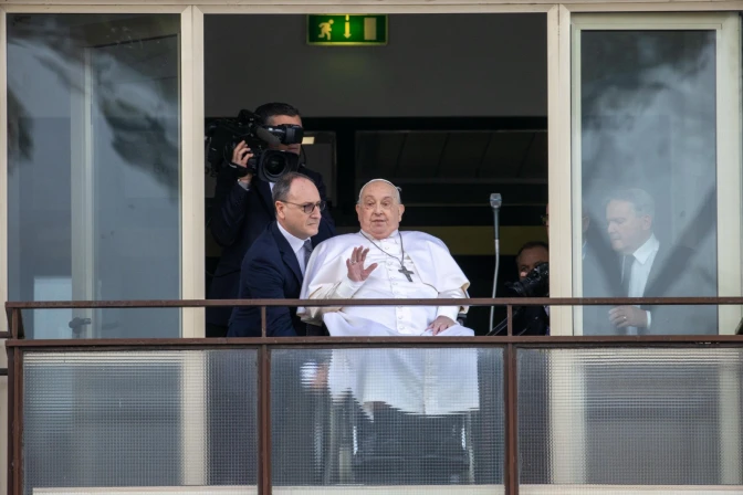 El papa Francisco se deja ver despues de mucho tiempo hospitalizado