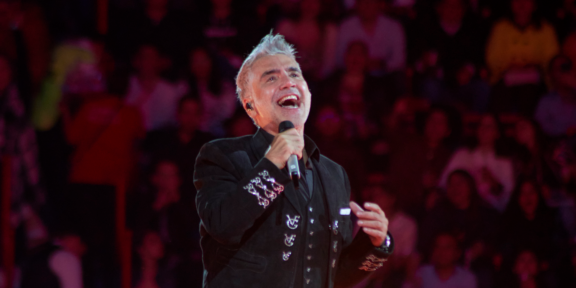 Alejandro Fernández regresa a Colombia con su gira “De Rey a Rey”, un tributo a su padre Vicente Fernández
